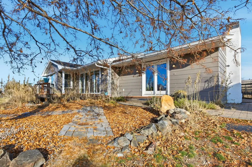 1948 Mountain View Orchard Road Corvallis MT 59828