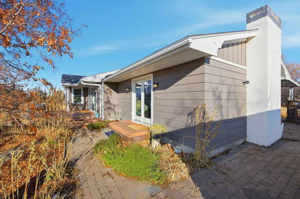 1948 Mountain View Orchard Road Corvallis MT 59828