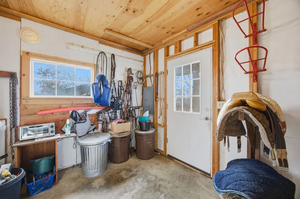 1948 Mountain View Orchard Road Corvallis MT 59828