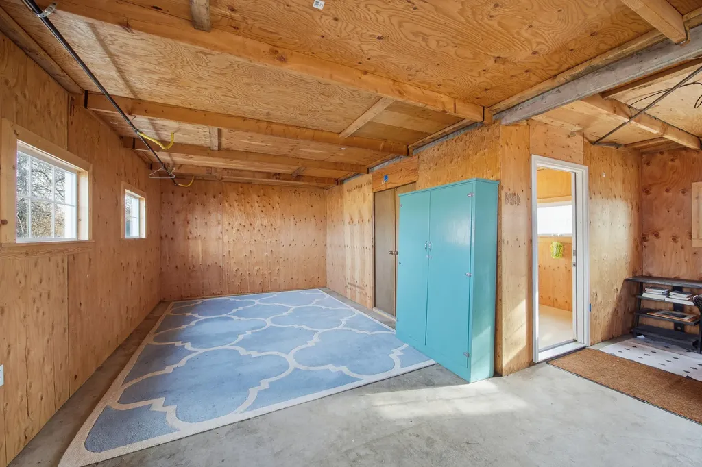 1948 Mountain View Orchard Road Corvallis MT 59828