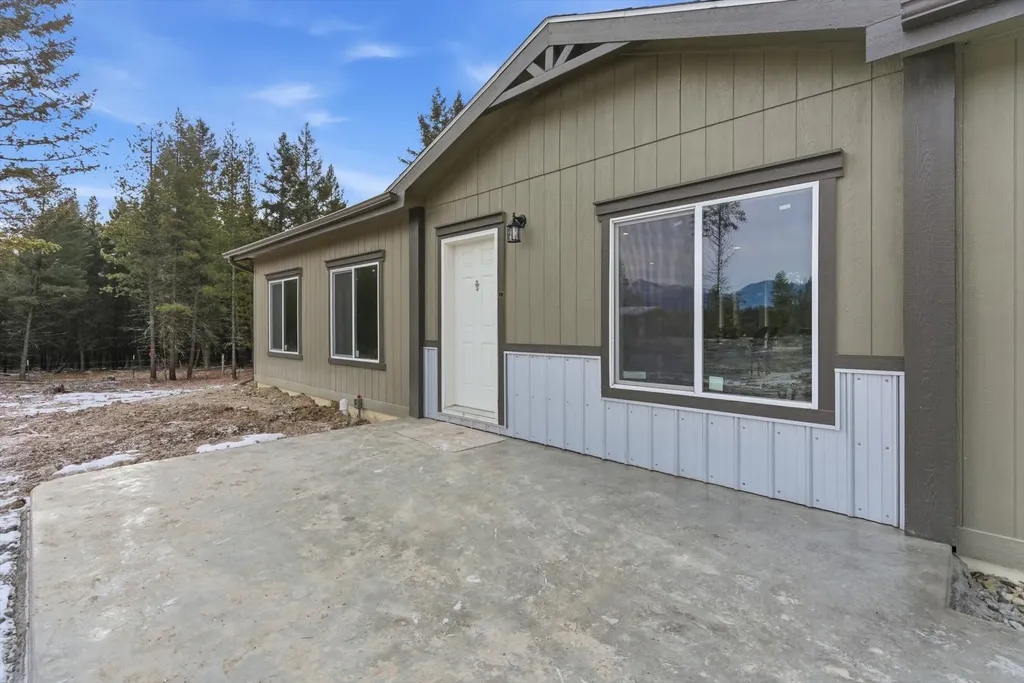 17 Starling Drive Eureka MT 59917