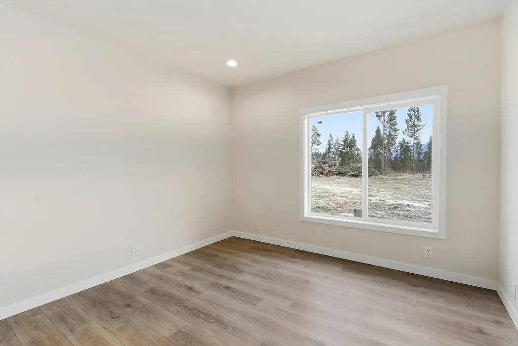 17 Starling Drive Eureka MT 59917