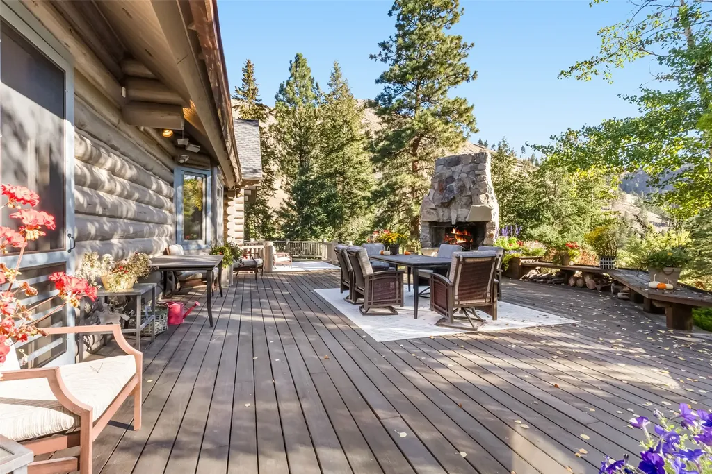 1789 Skalkaho Highway Hamilton MT 59840