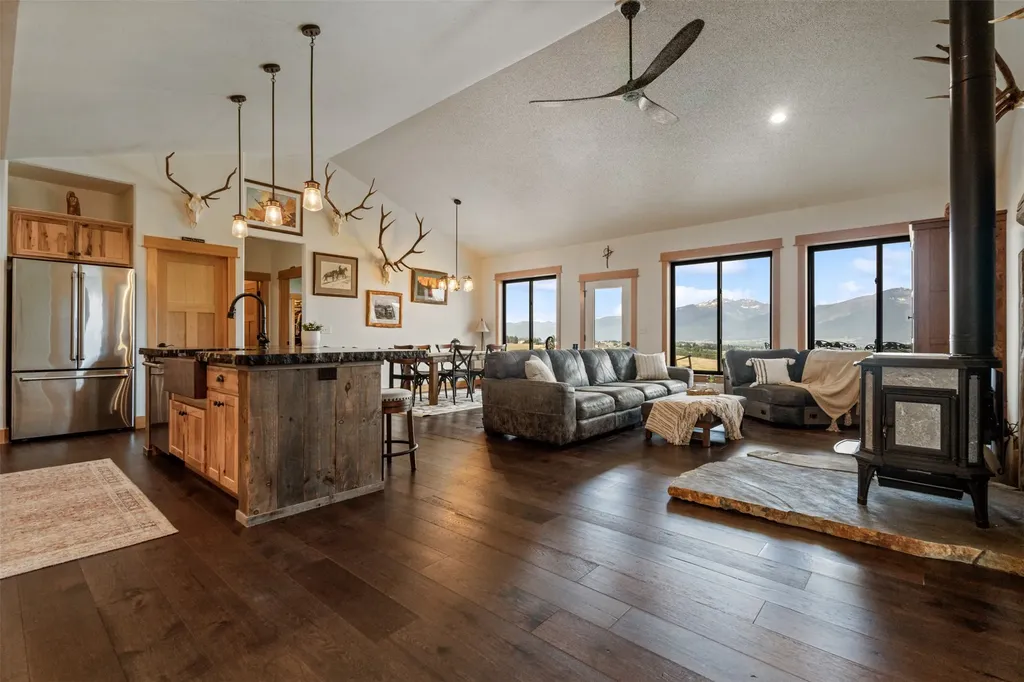 559 Stage Springs Lane Stevensville MT 59870