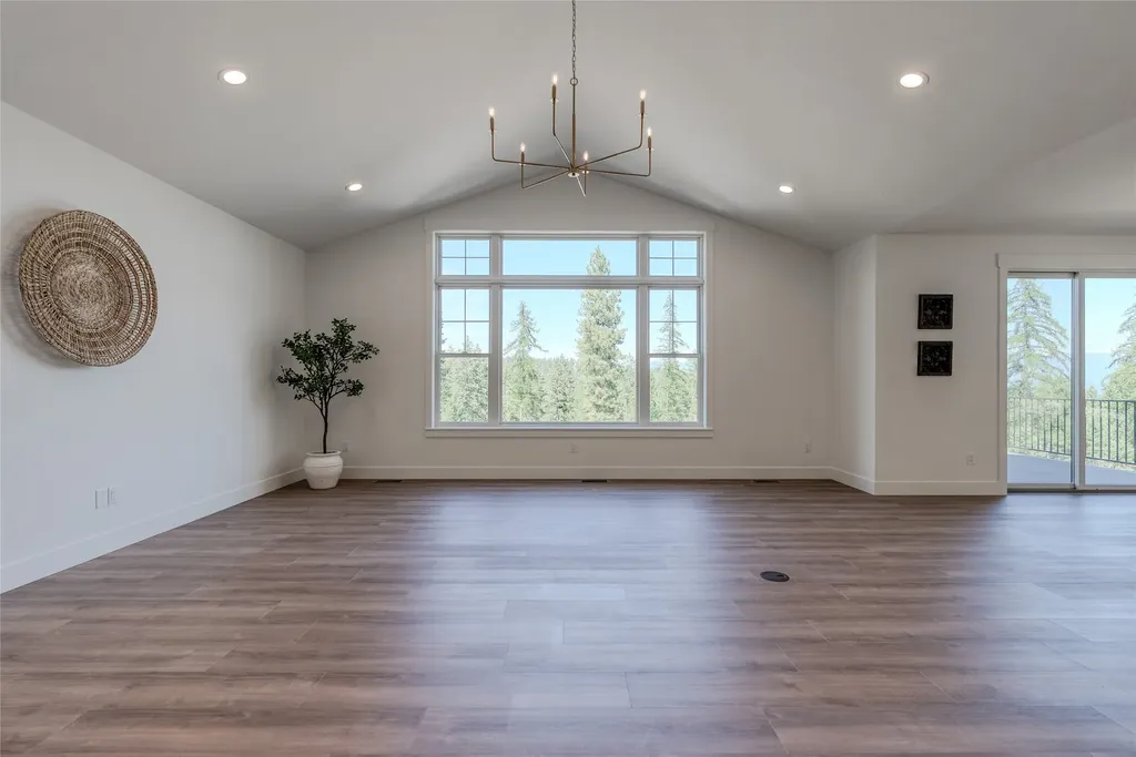 120 Bay Court Lakeside MT 59922
