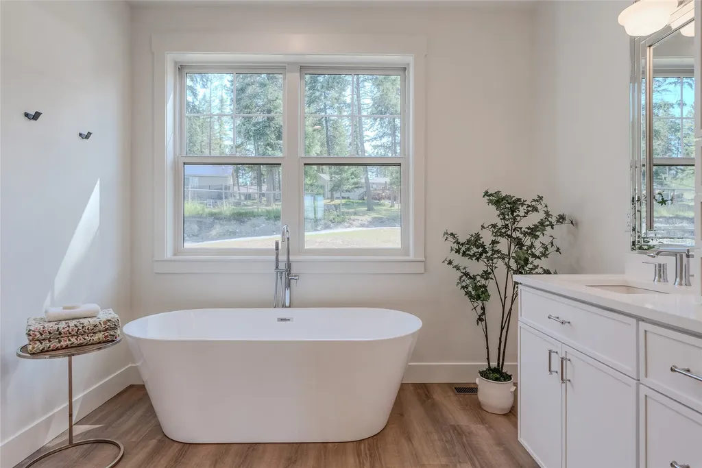 120 Bay Court Lakeside MT 59922