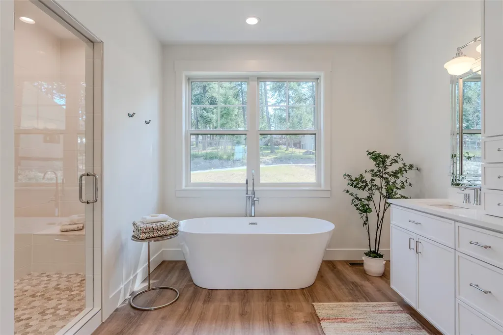 120 Bay Court Lakeside MT 59922