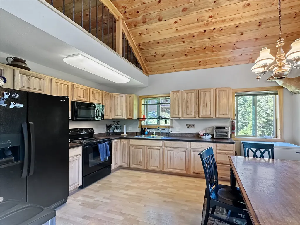 16 Upper Slope Road Cardwell MT 59721