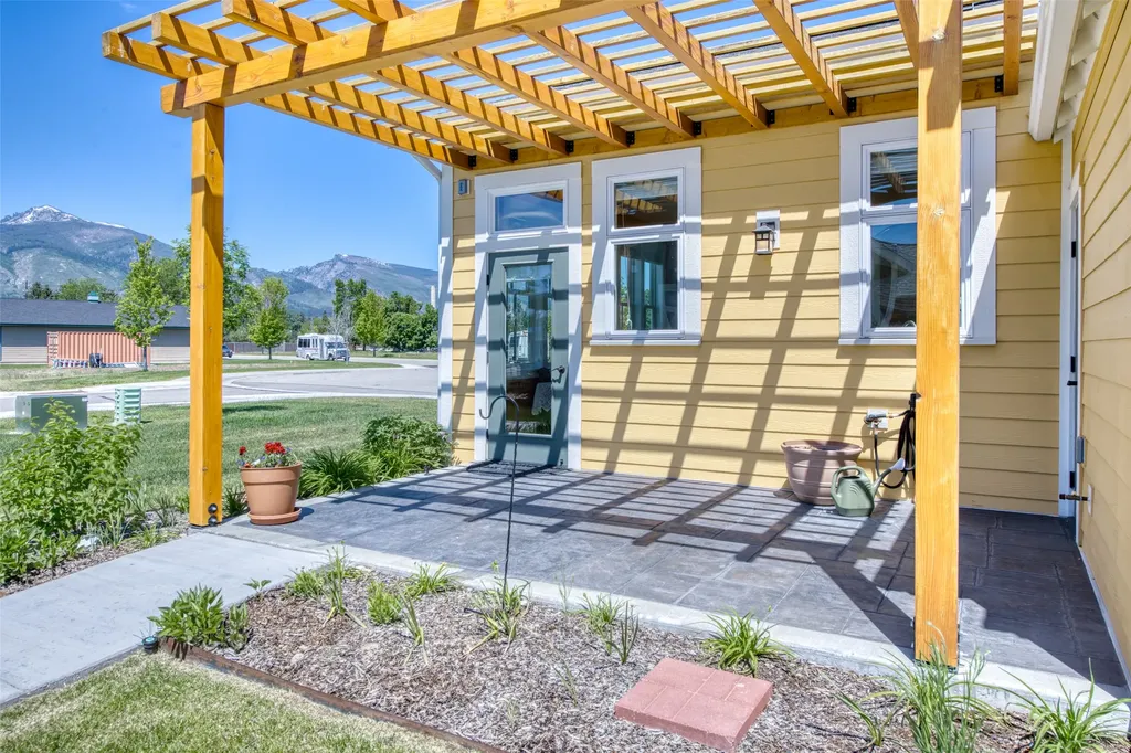 306 Mansion View Loop Hamilton MT 59840