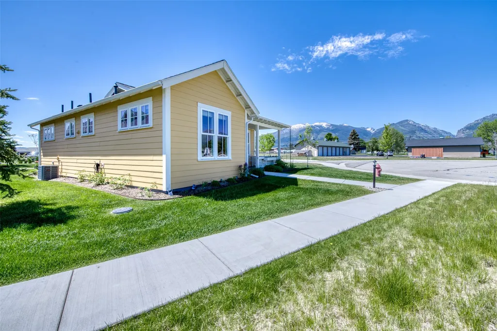 306 Mansion View Loop Hamilton MT 59840