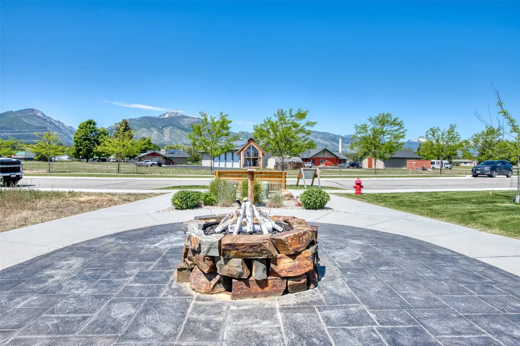 306 Mansion View Loop Hamilton MT 59840