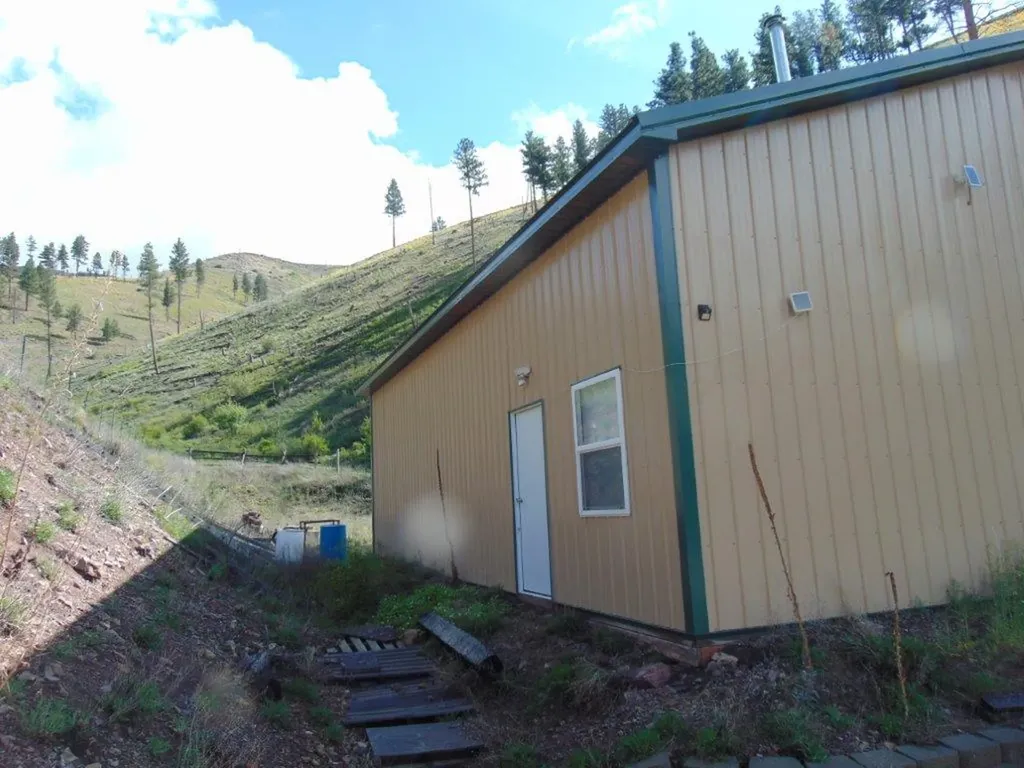 27235 Lazy Springs Road Clinton MT 59825