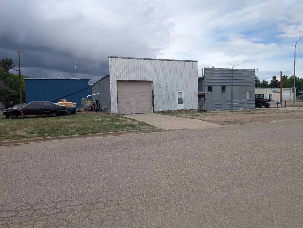 807 Oilfield Avenue Shelby MT 59474