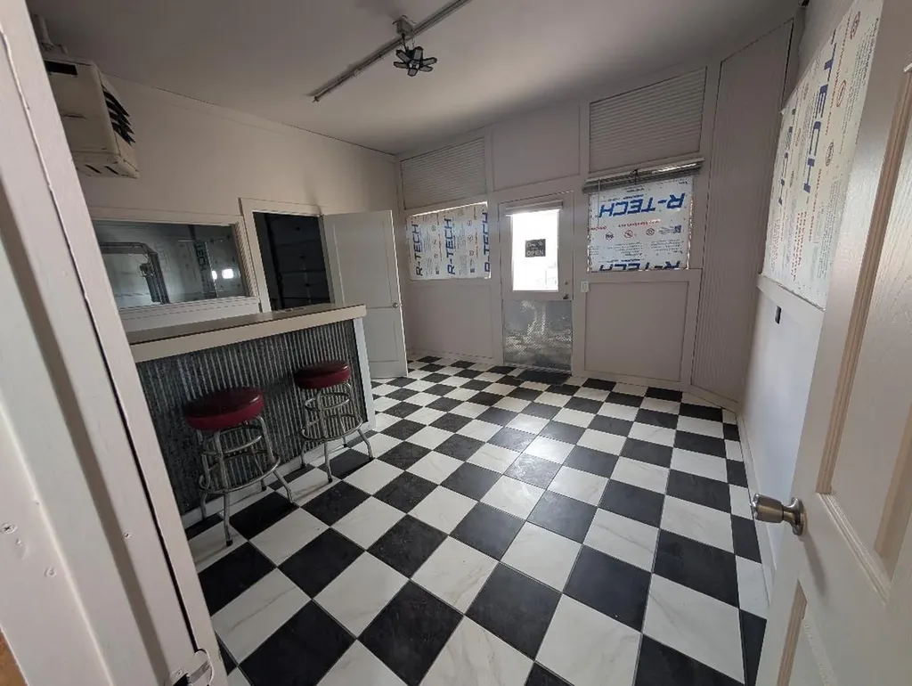 807 Oilfield Avenue Shelby MT 59474