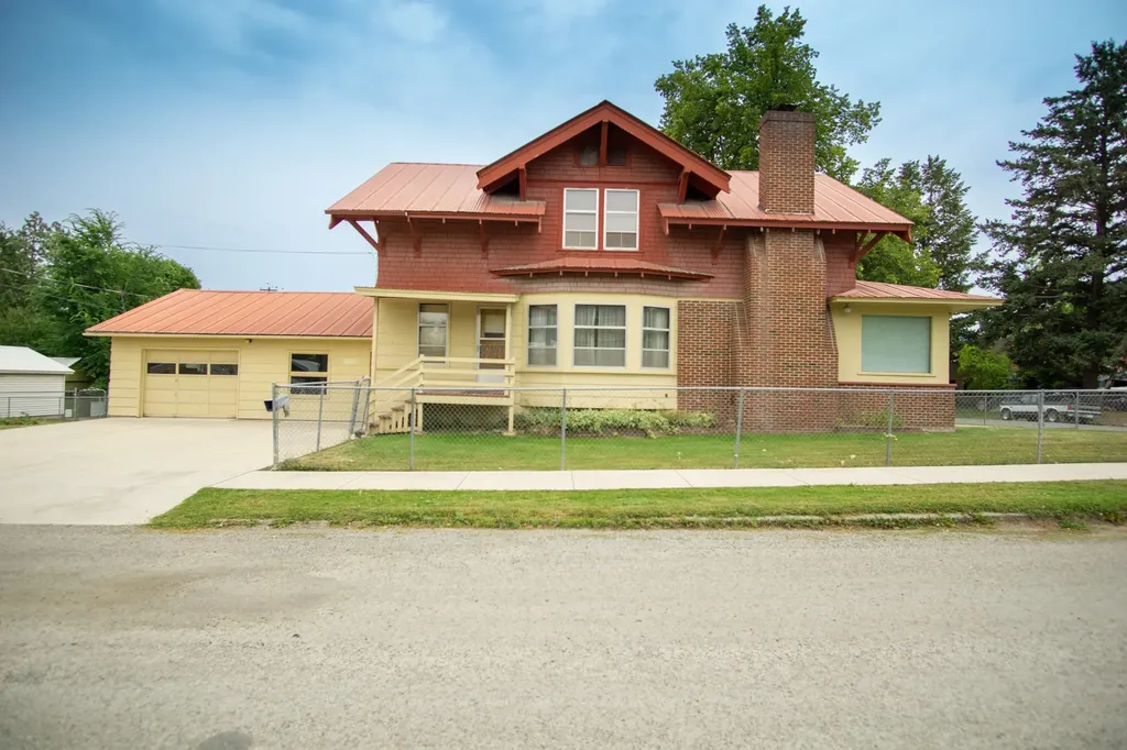 412 1st Avenue E Eureka MT 59917
