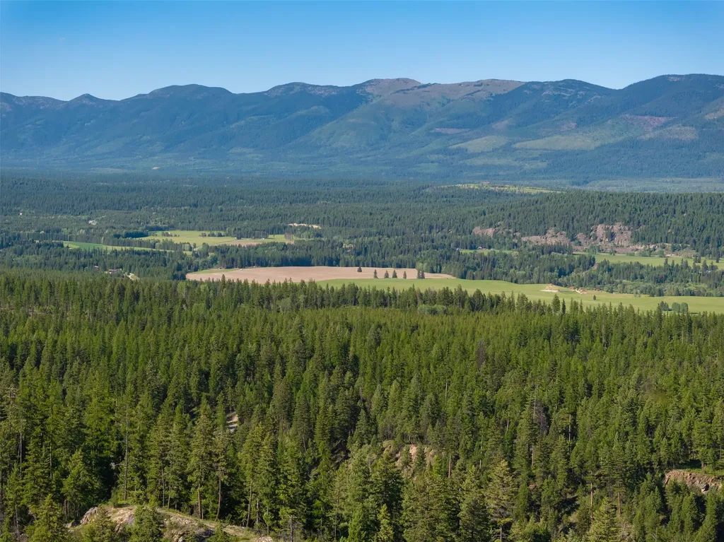 231 Chinook Lake Lane Whitefish MT 59937