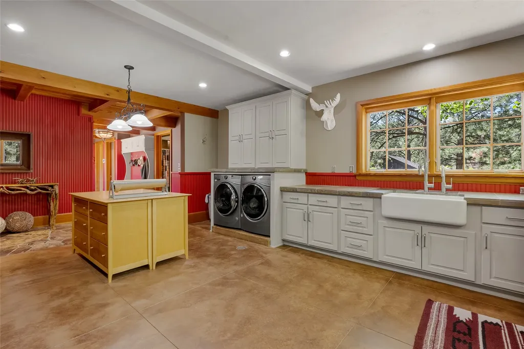 594 Bunkhouse Road Darby MT 59829
