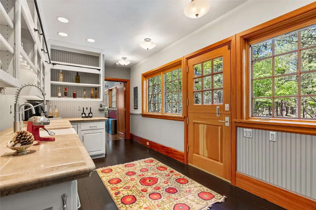 594 Bunkhouse Road Darby MT 59829