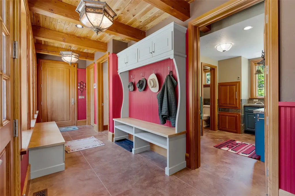 594 Bunkhouse Road Darby MT 59829