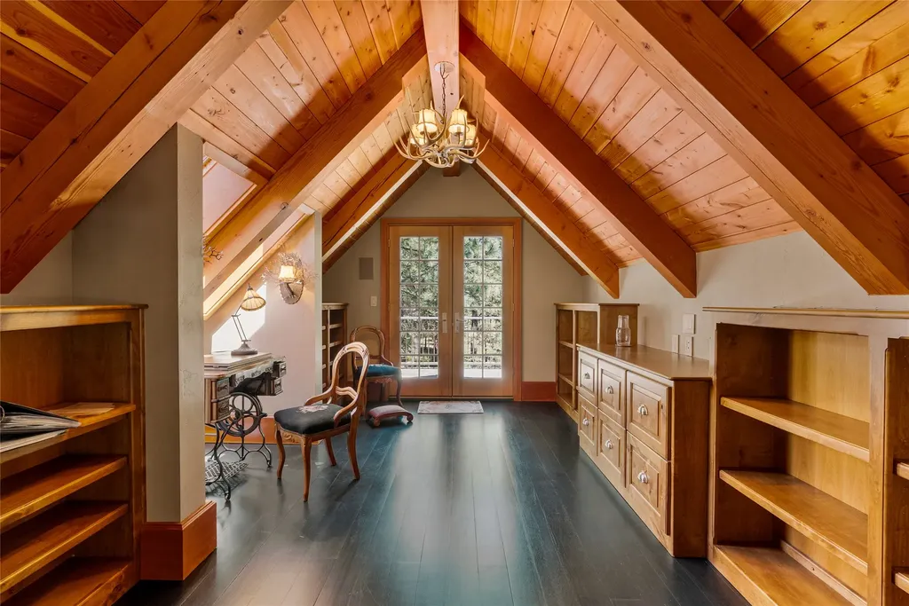 594 Bunkhouse Road Darby MT 59829