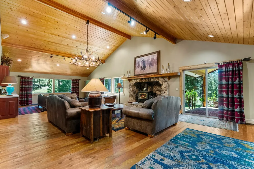 594 Bunkhouse Road Darby MT 59829