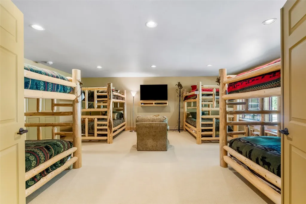 594 Bunkhouse Road Darby MT 59829