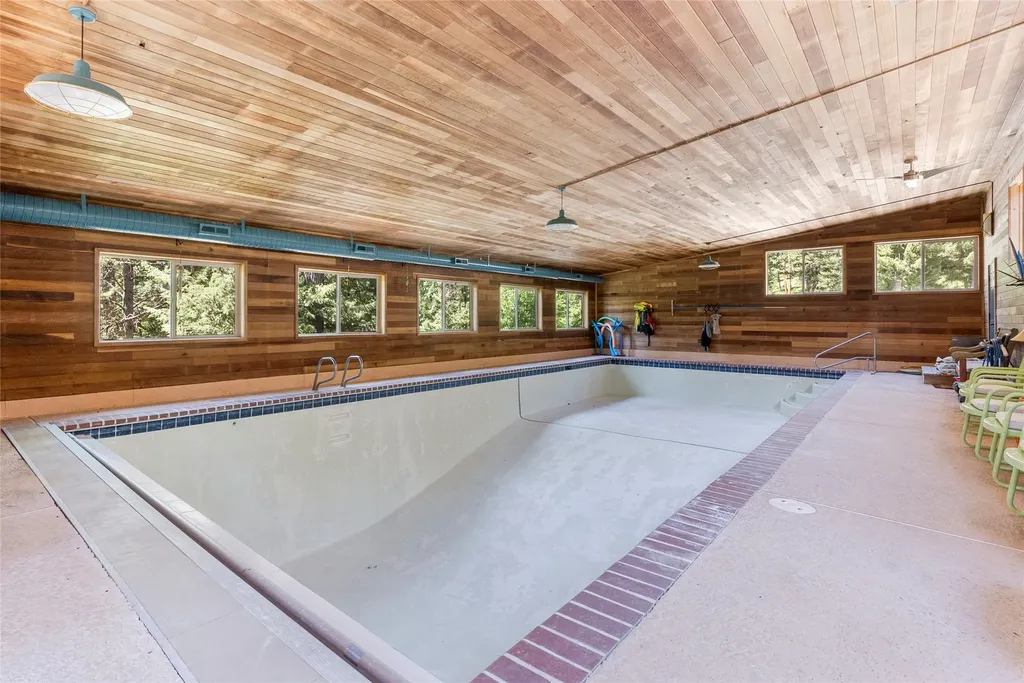 594 Bunkhouse Road Darby MT 59829