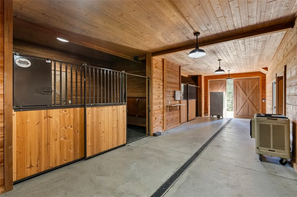 594 Bunkhouse Road Darby MT 59829