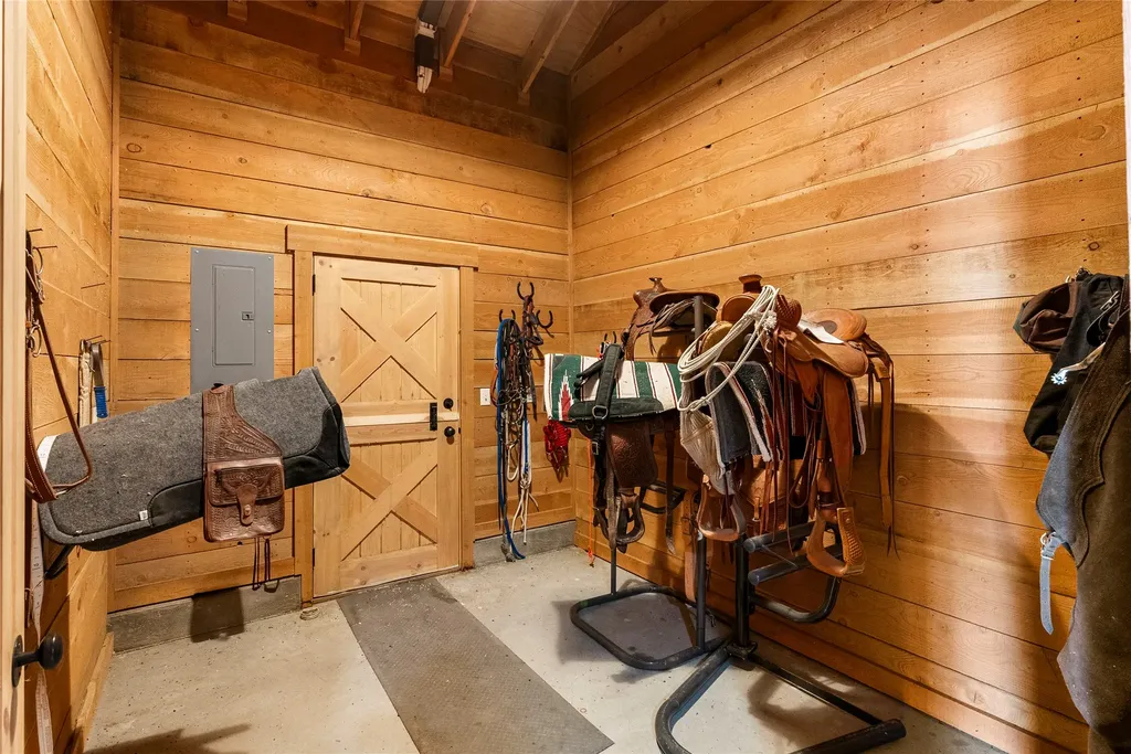 594 Bunkhouse Road Darby MT 59829