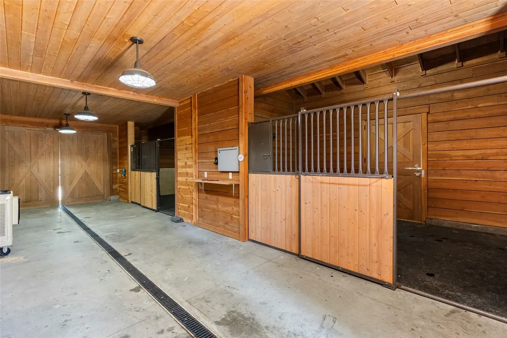 594 Bunkhouse Road Darby MT 59829