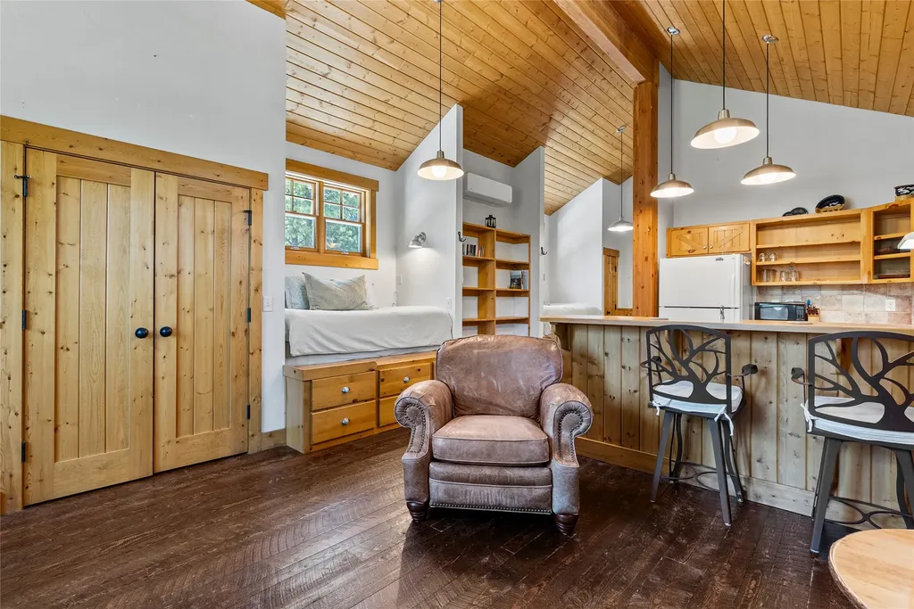 594 Bunkhouse Road Darby MT 59829