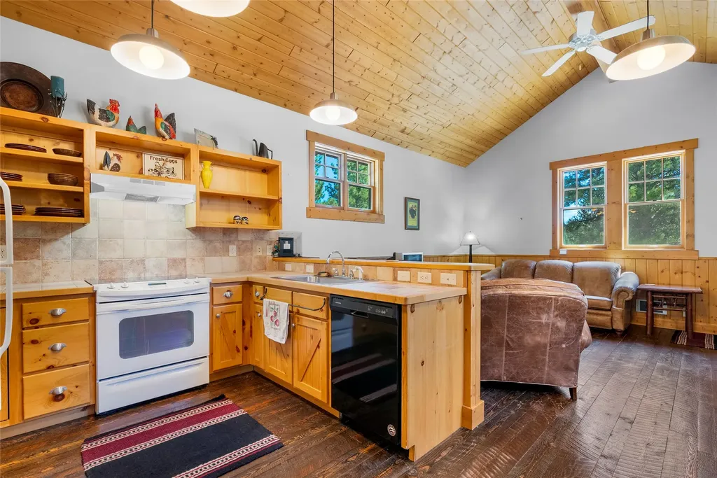 594 Bunkhouse Road Darby MT 59829