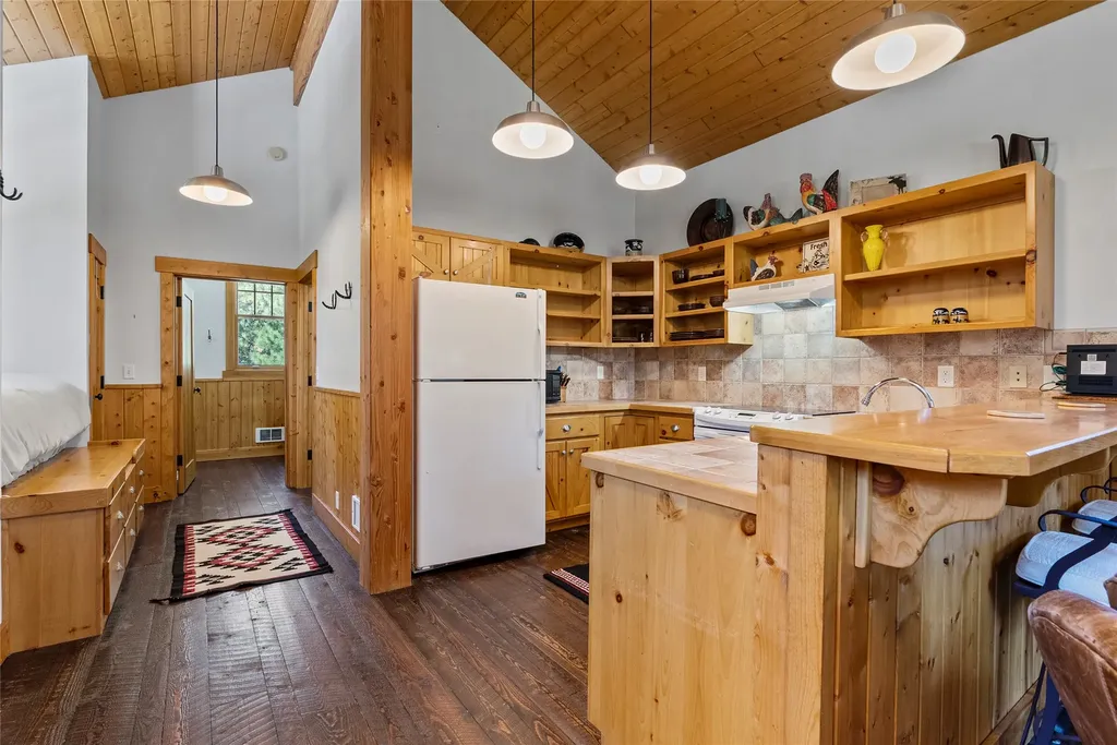 594 Bunkhouse Road Darby MT 59829