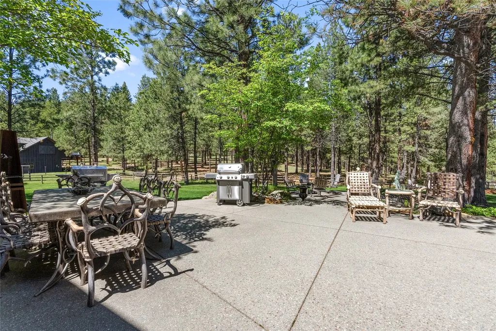 594 Bunkhouse Road Darby MT 59829