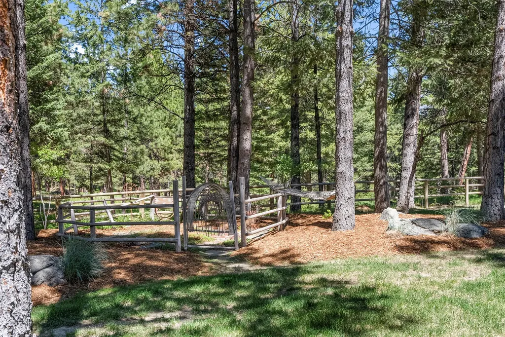 594 Bunkhouse Road Darby MT 59829