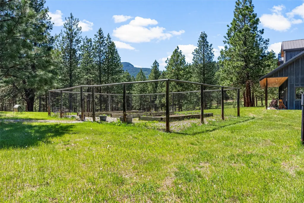 594 Bunkhouse Road Darby MT 59829