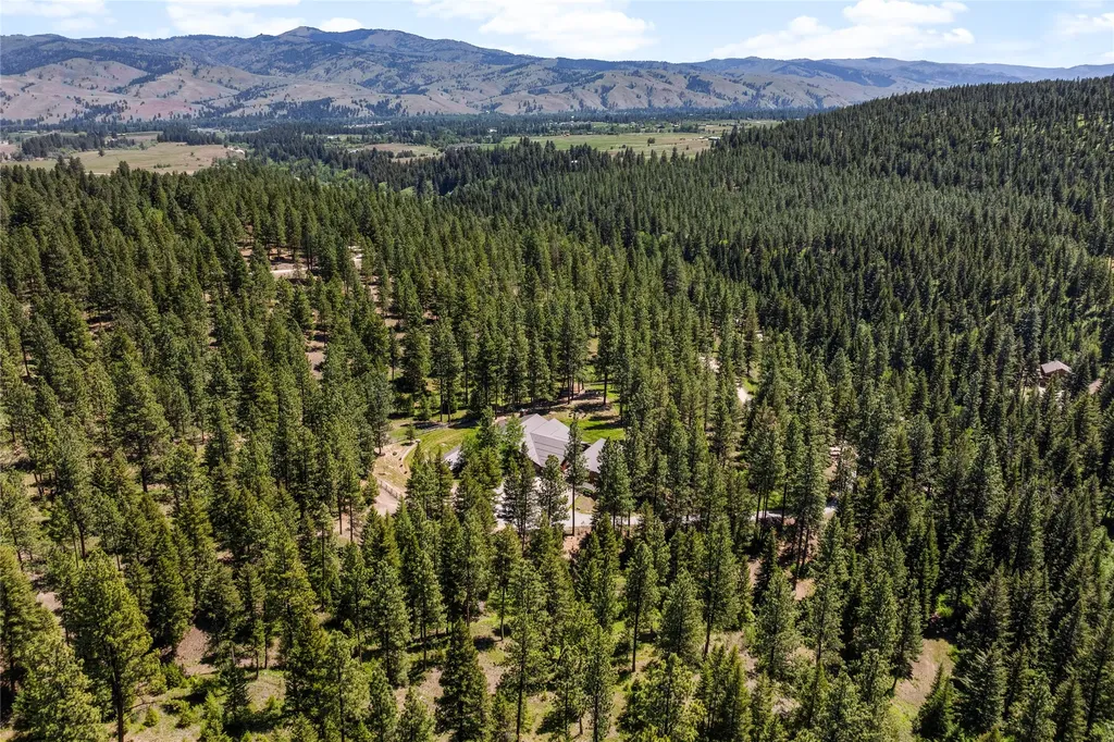 594 Bunkhouse Road Darby MT 59829