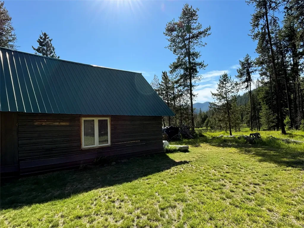 127 Lonely Moose Lane Alberton MT 59820