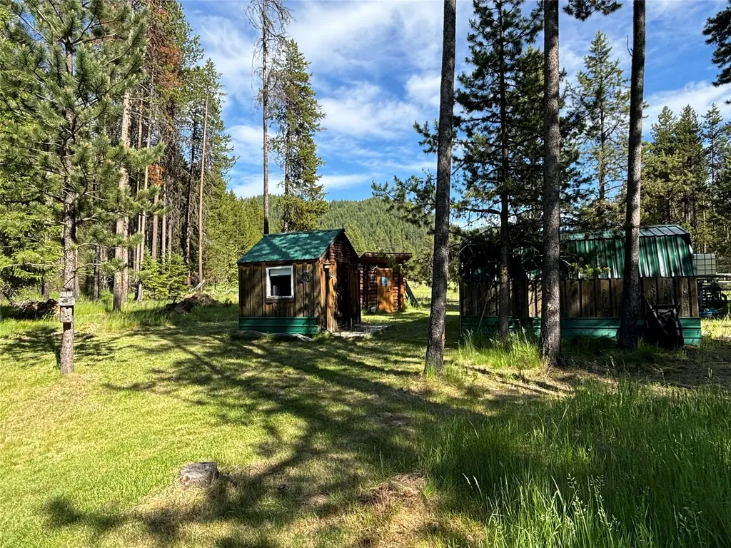 127 Lonely Moose Lane Alberton MT 59820