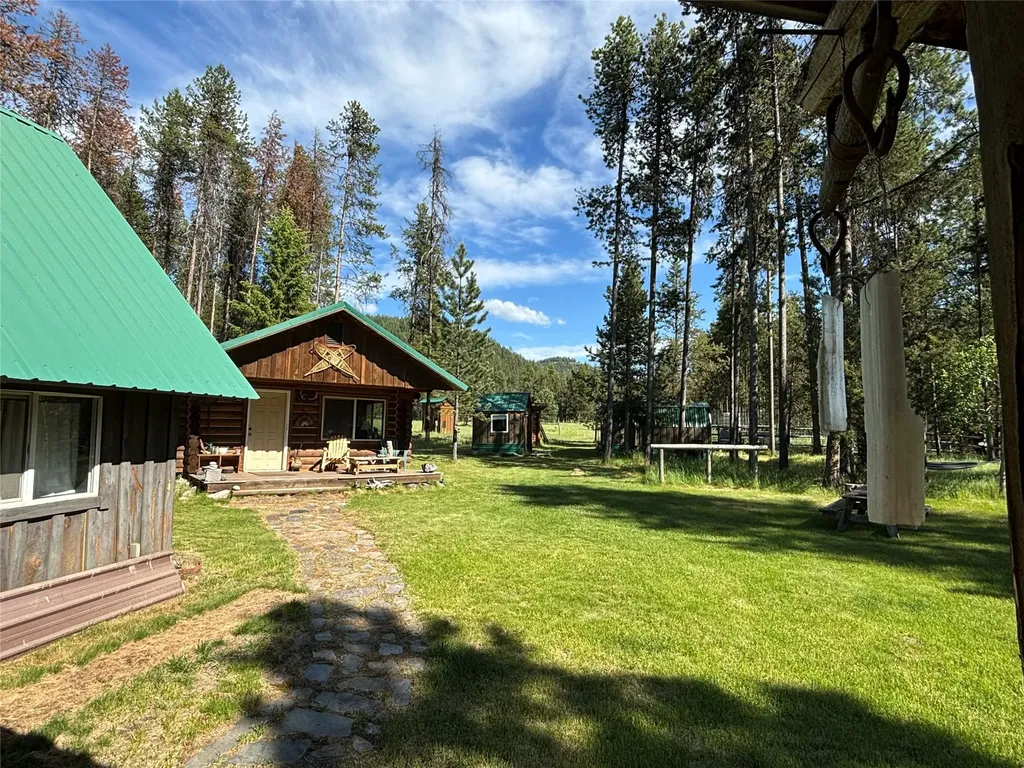 127 Lonely Moose Lane Alberton MT 59820