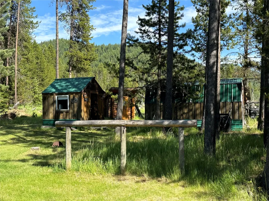127 Lonely Moose Lane Alberton MT 59820