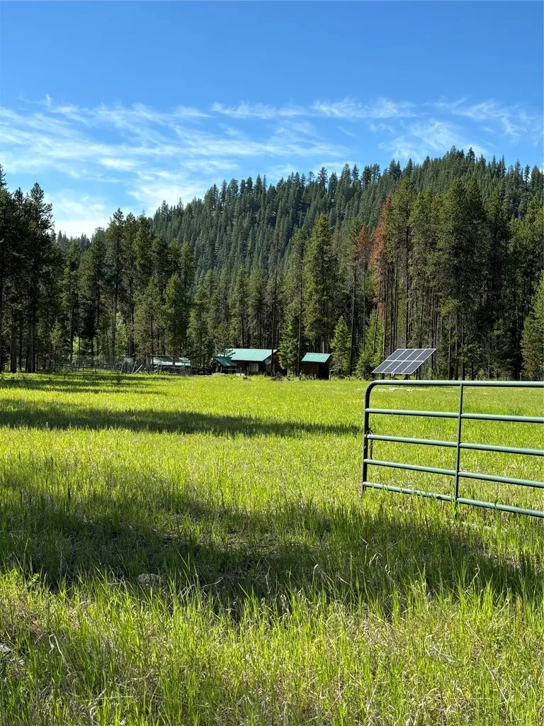 127 Lonely Moose Lane Alberton MT 59820