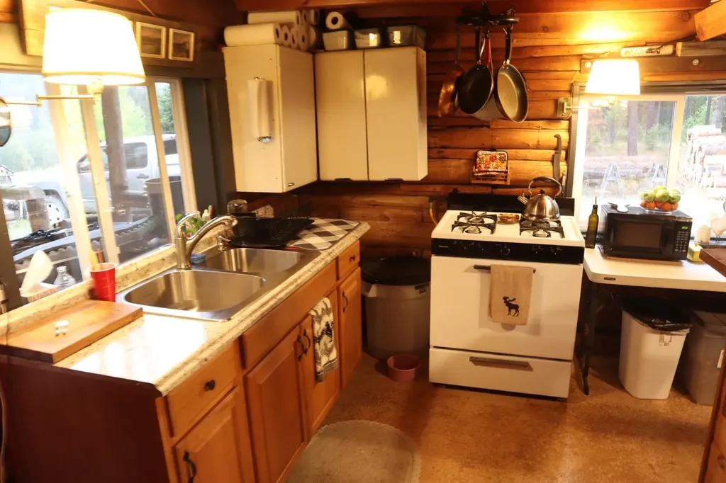 127 Lonely Moose Lane Alberton MT 59820