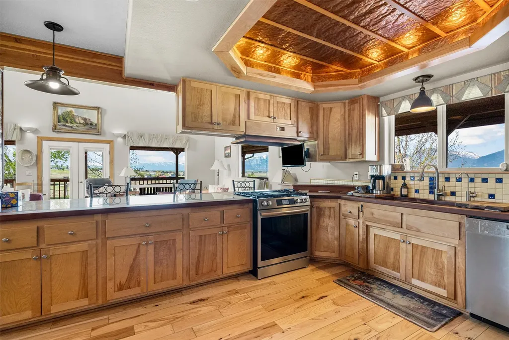 1892 Sutherland Lane Corvallis MT 59828