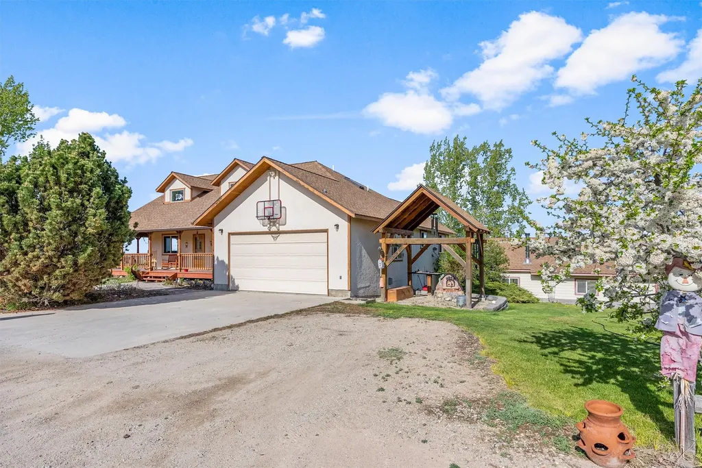 1892 Sutherland Lane Corvallis MT 59828