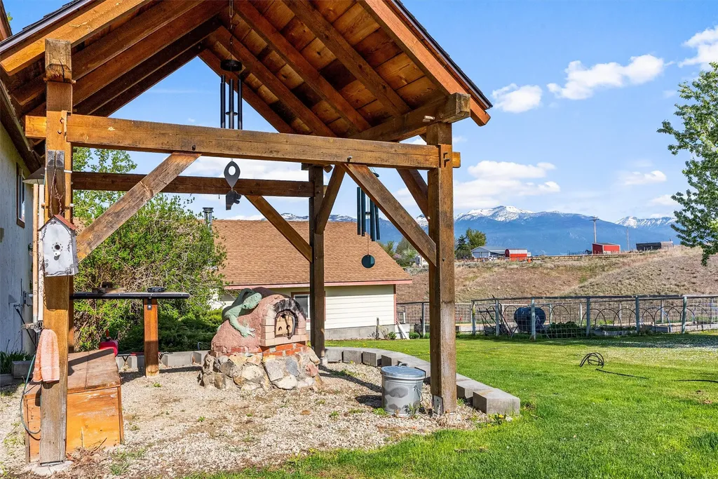 1892 Sutherland Lane Corvallis MT 59828