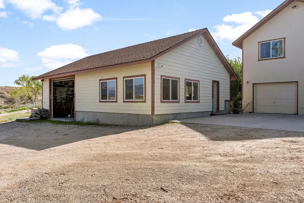 1892 Sutherland Lane Corvallis MT 59828