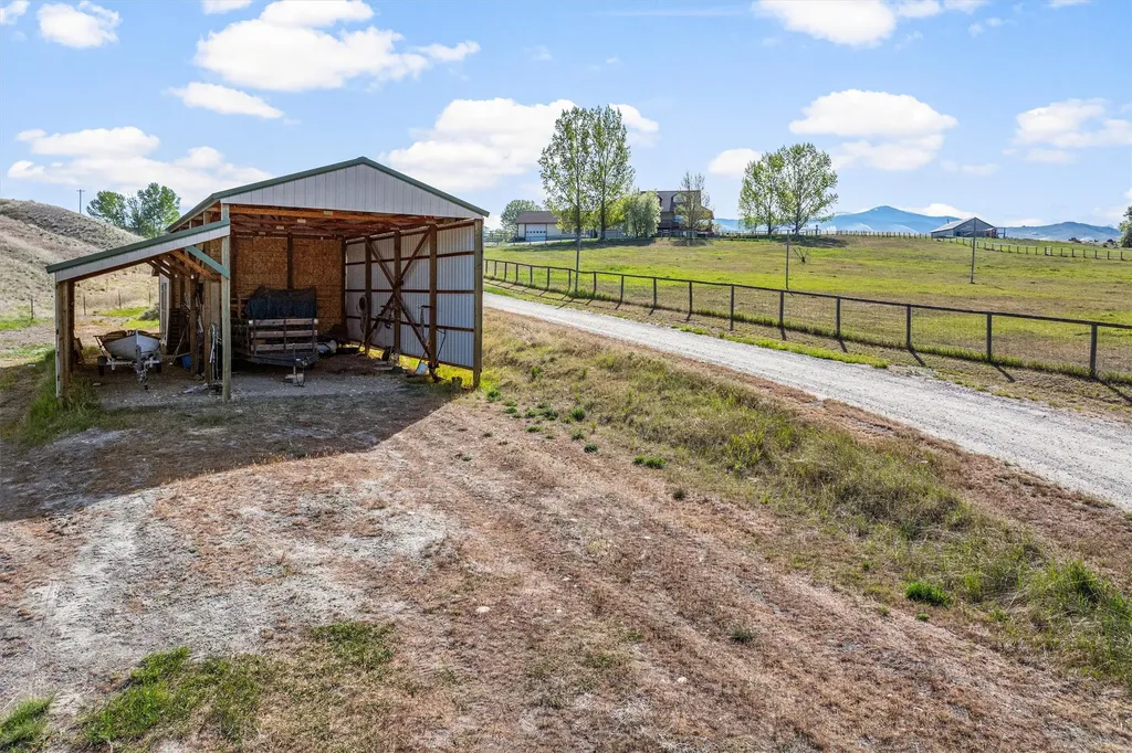 1892 Sutherland Lane Corvallis MT 59828