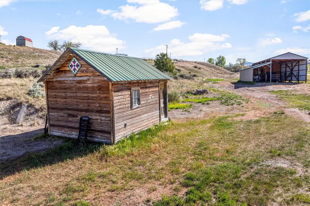 1892 Sutherland Lane Corvallis MT 59828