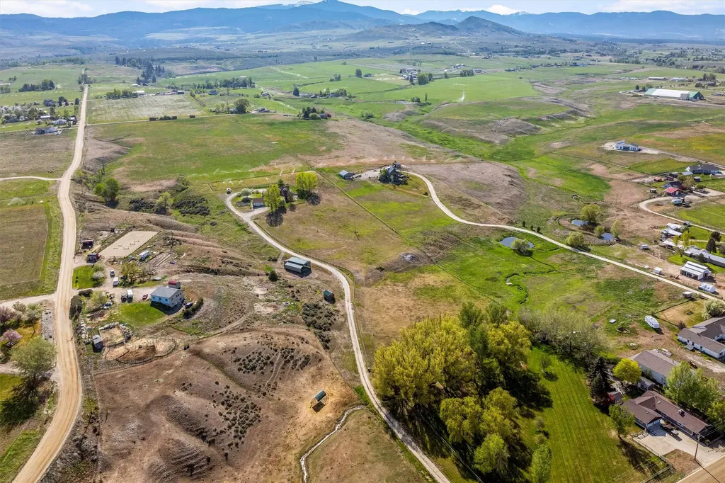 1892 Sutherland Lane Corvallis MT 59828